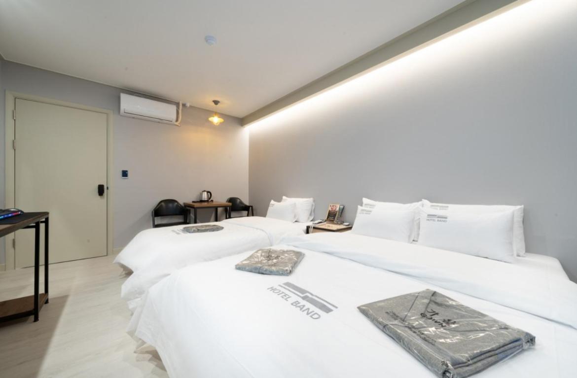 Hotel Band Пионтек Екстериор снимка