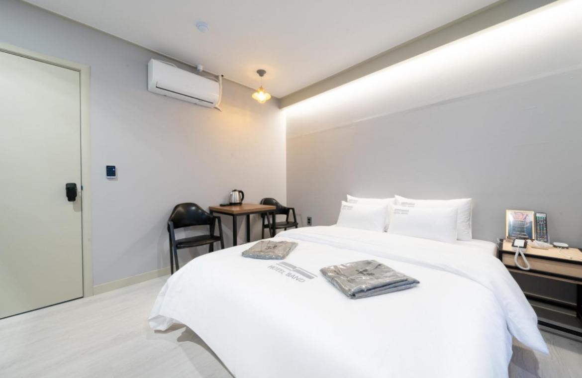 Hotel Band Пионтек Екстериор снимка
