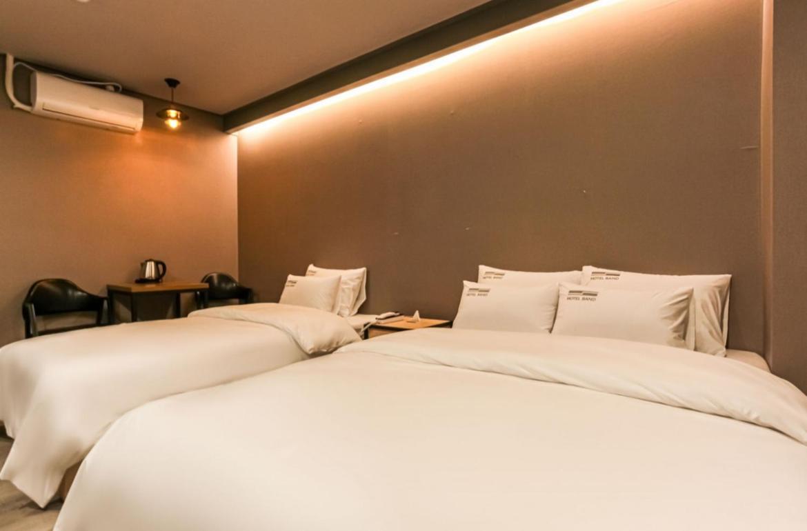 Hotel Band Пионтек Екстериор снимка